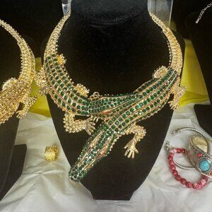 GOLDEN AND DARK GREEN CROCODILE NECKLACE